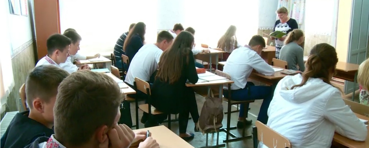 Elevii sunt nevoiţi să facă ore în şase dormitoare ale grădiniţei. 