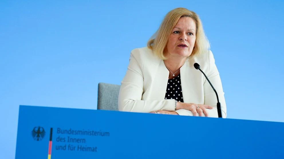 Предполагаемые российские агенты скрылись в Германии: спецслужбы не могут их найти.