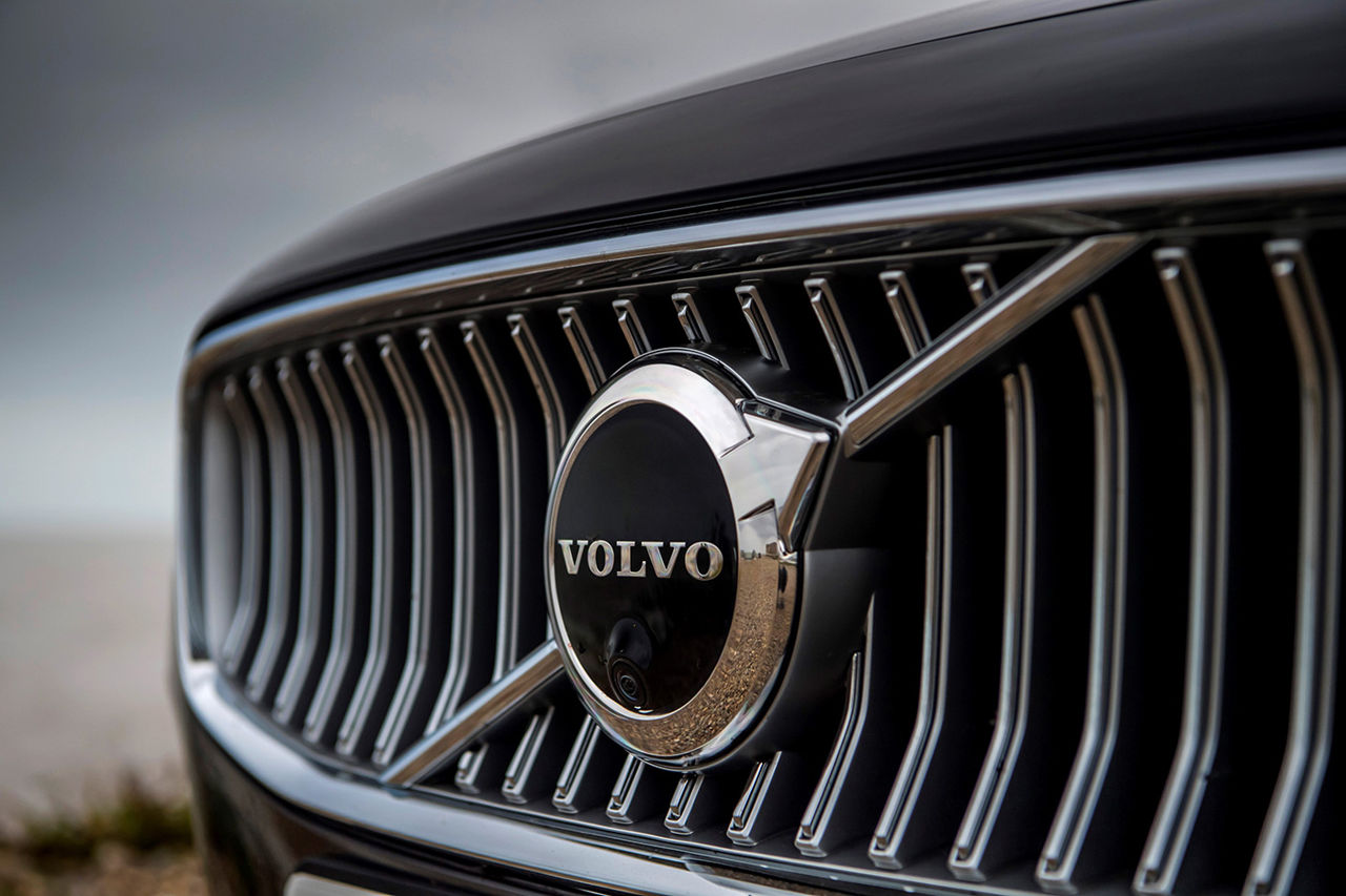 Volvo отзывает более 400 тысяч кроссоверов.