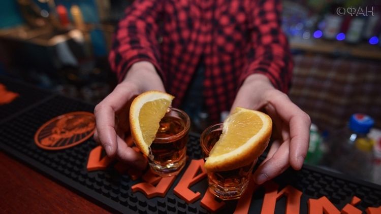 Спиртное в разумных дозах снижает риск развития метаболического синдрома, выяснили биологи.