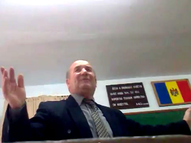 Видео, полное изощренных, но притом цензурных ругательств преподавателя Виктора Кравченко накануне взорвало интернет.