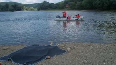 В первом случае трагедия произошла во время рыбалки. Тело обнаружили спасатели Службы чрезвычайных ситуаций. Фото: alba24.ro