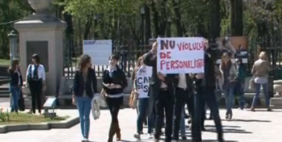  Подростки намерены протестовать до тех пор, пока их не услышат власти.