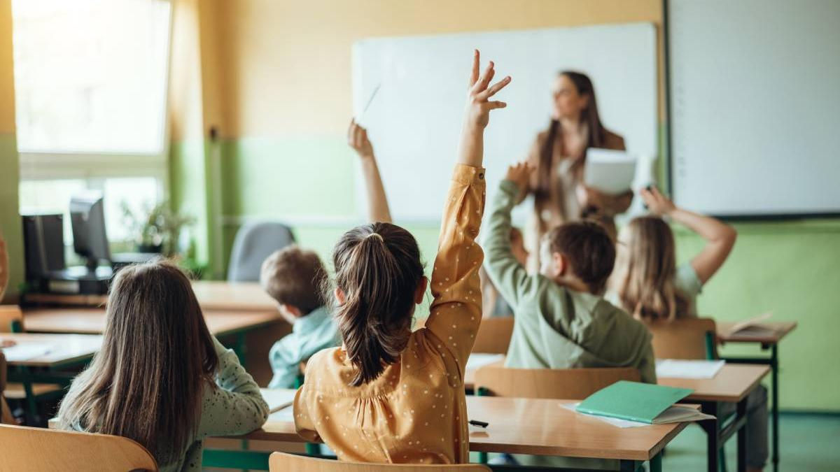 Elevii din clasa a patra vor primi din nou note la limba română și matematică.