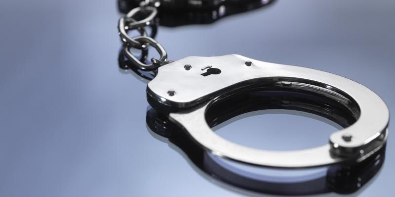 Un tânăr care a agresat sexual o poliţistă din Bucureşti a fost reţinut şi apoi pus în libertate.