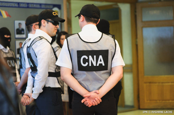 Ofițerii CNA și procurorii anticorupție efectuează percheziții la punctele vamale Palanca și Tudora la hotarul cu Ucraina. Cele două puncte vamale sunt blocate. Foto: ipn.md