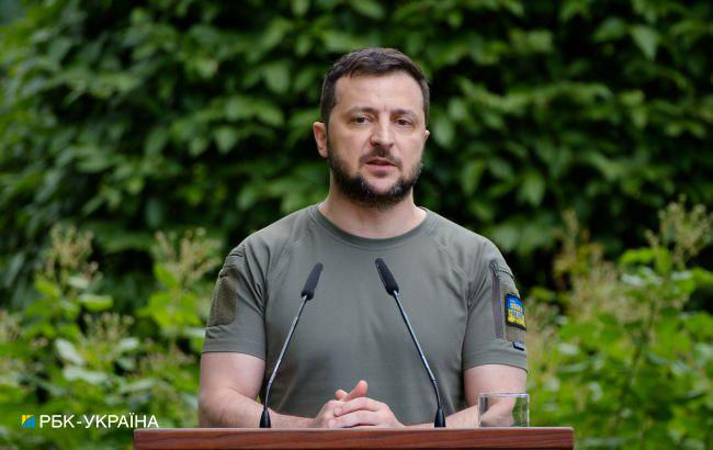 Зеленский предложил продлить военное положение и мобилизацию на 90 дней.