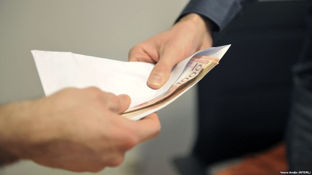Столичный адвокат осужден на 3,5 года за извлечение выгоды из влияния.