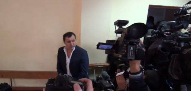 Fostul premier a avut posibilitatea să facă declarații de presă timp de două minute. Foto: captură video