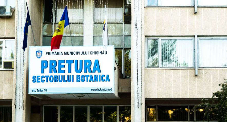 Сотрудника претуры Ботаники обвиняют в домогательствах к волонтерам.