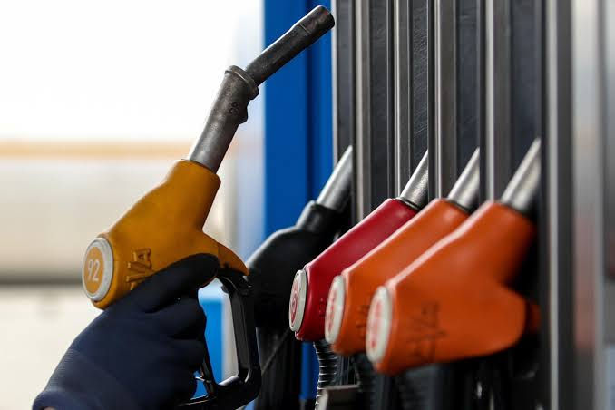 Запасы нефтепродуктов: дизтоплива хватит на 10 дней, бензина - на 30 суток.