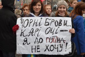 Среди популярных изображений на русоненавистнических, но при этом российских страничках - свинья на фоне триколора РФ.
