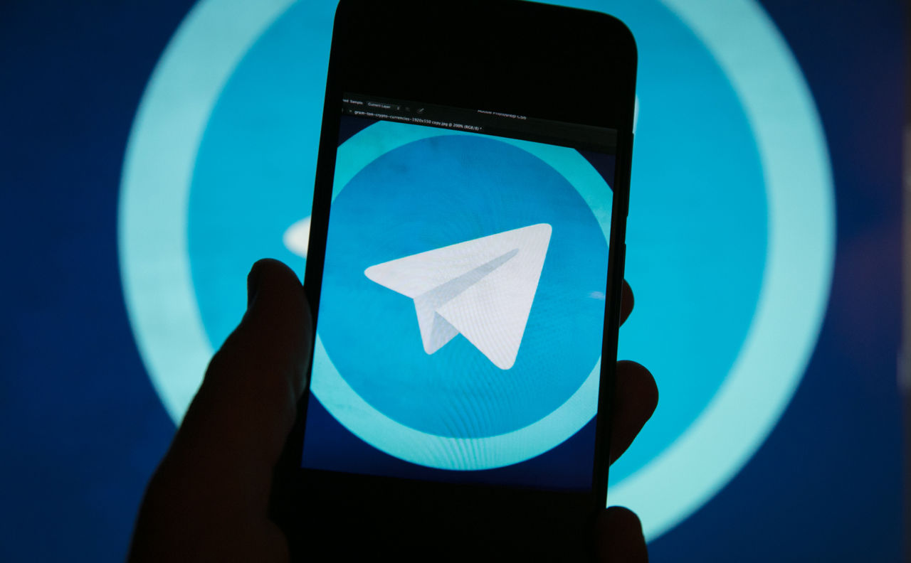 Роскомнадзор решил внести мессенджер Telegram в реестр иностранных сервисов.