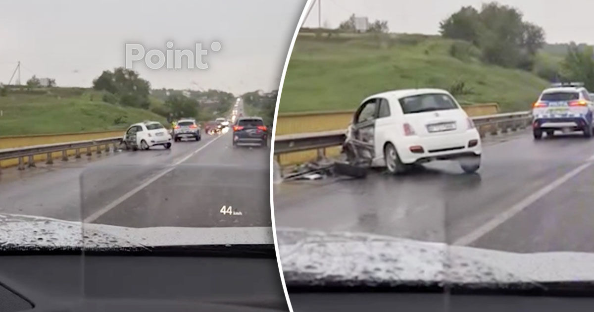 Accident violent la Budești: Două mașini s-au ciocnit frontal, după ce una a ieșit pe contrasens.