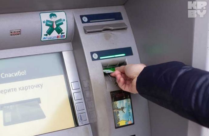 Молдаванам вменялось в вину изготовление считывающих устройств, фальшивых банковских карт и хищение средств.
