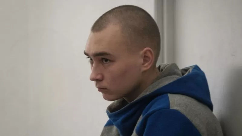 Суд в Киеве приговорил российского военного Шишимарина к пожизненному заключению.