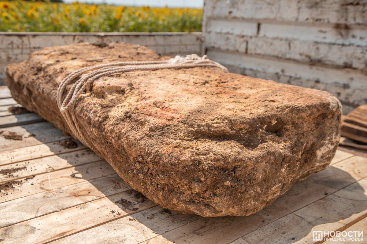 В Приднестровье обнаружено каменное изваяние на 500 лет старше пирамид.