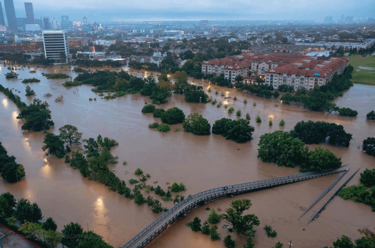 Furtuna Xavier a făcut ravagii în Polonia şi Germania. Nouă morţi şi zeci de oameni răniţi.