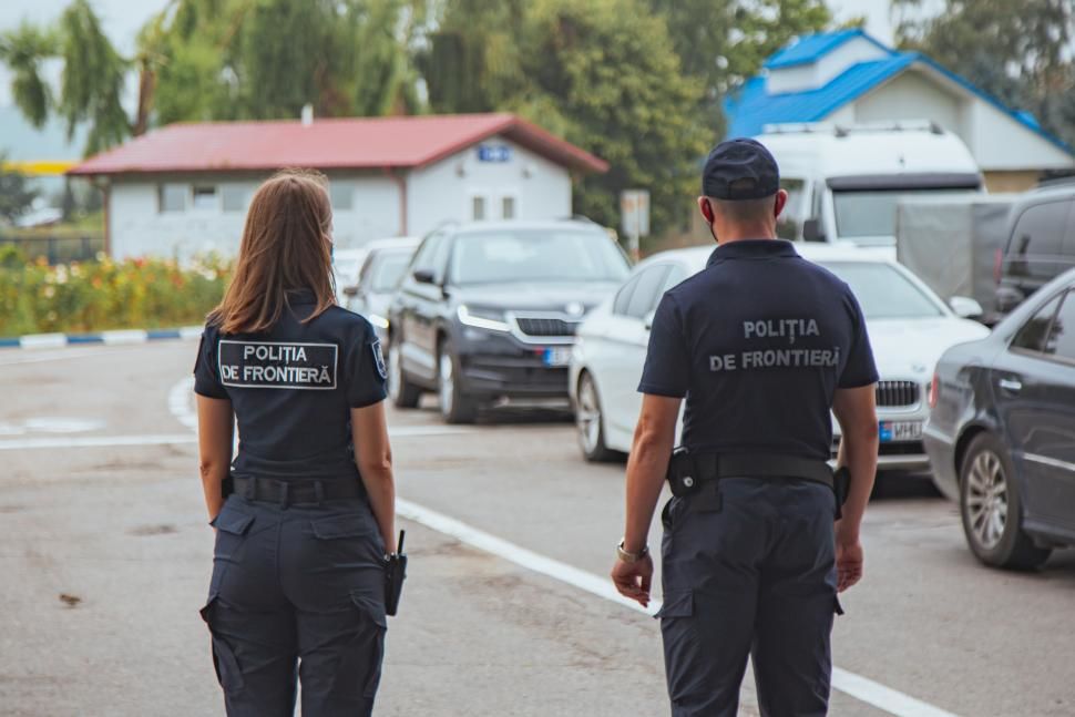 Более 53,7% сотрудников пограничной полиции прошли полную вакцинацию против COVID-19.