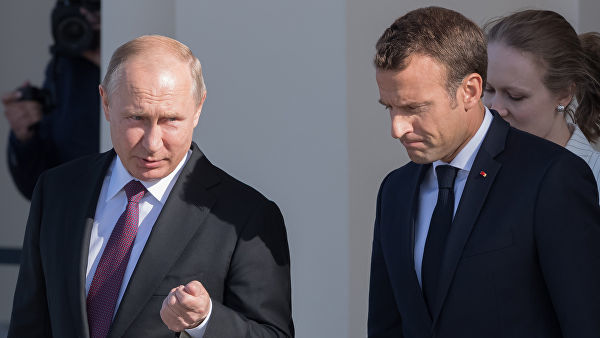 Путин и Макрон обменялись мнениями по ситуации на Украине.