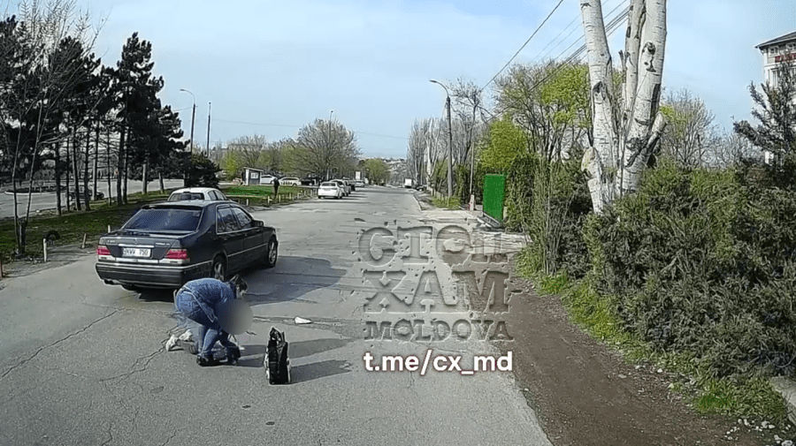 В Кишиневе водитель сбил ребенка на глазах у его матери.