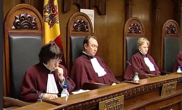 Судьи рассмотрели сегодня обращение неприсоединившегося депутата Михая Годи, который хочет изменить Закон о выборах президента.