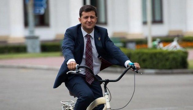 Зеленский пересядет на велосипед в случае победы на выборах.
