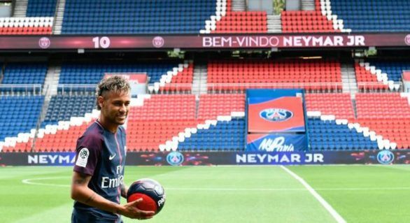 Neymar a ratat prima etapă din Ligue 1 și a privit doar din tribune meciul câștigat cu 2-0 de parizieni în fața lui Amiens.