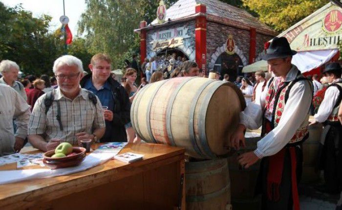 Azi se dă startul uneia dintre cele mai aşteptate sărbători pentru pasionaţii de licoarea lui Bachus. Foto: unimedia.info