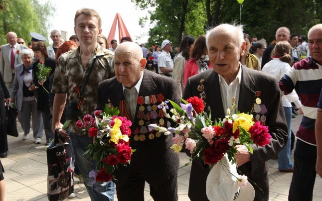  Astăzi la Chişinău au loc ample manifestări prilejuite de comemorarea a 68 de ani de când armatele sovietice au forţat capitularea necondiţionată a Germaniei naziste.