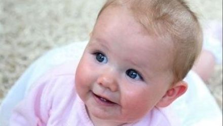 Scarlett a reuşit însă să uimească medicii şi să supravieţuiască, în ciuda întârzierii cu care i-a fost detectată afecţiunea. 