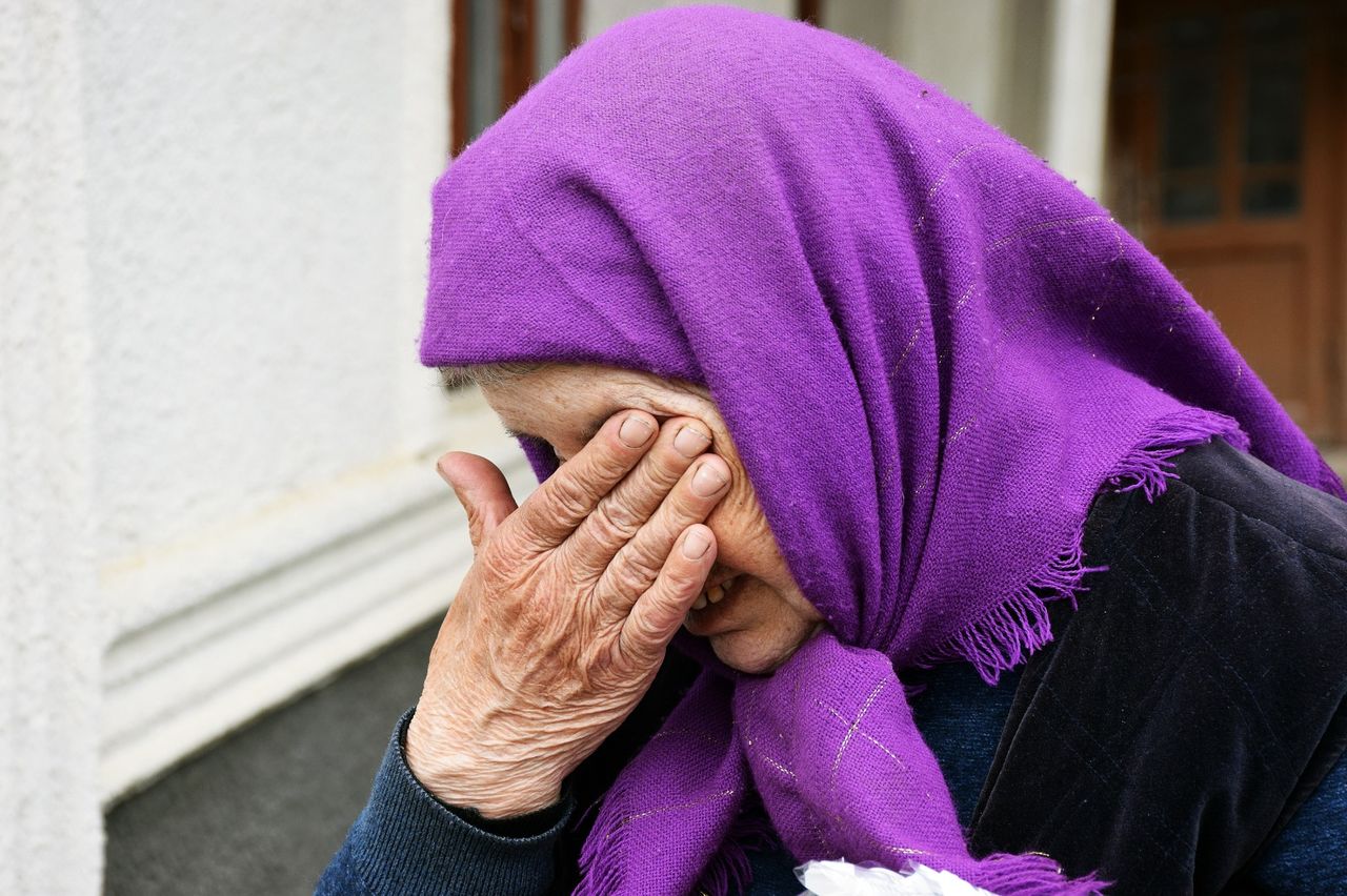 Более тысячи пенсионеров получили пасхальные подарки от команды Илана Шора.