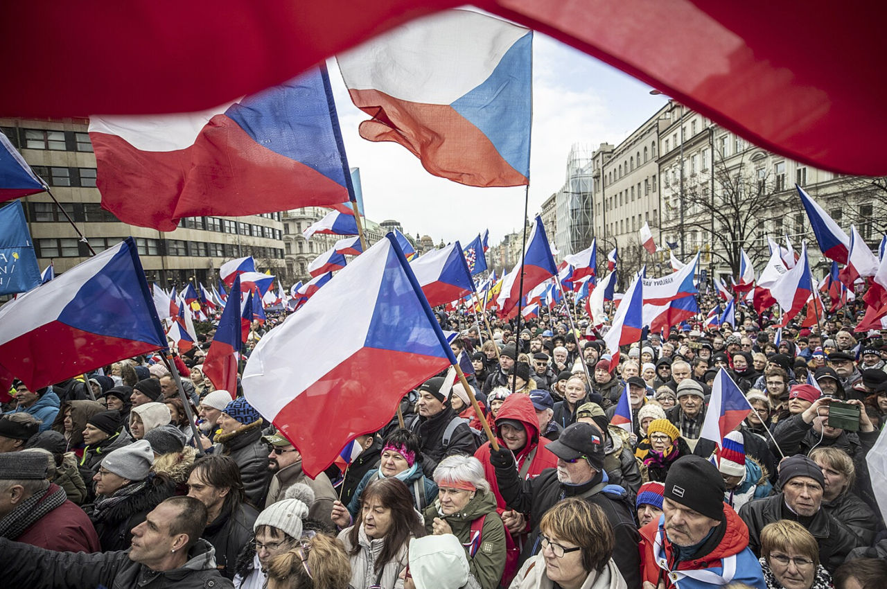 В Праге около 10 тысяч человек вышли на антиправительственный митинг.