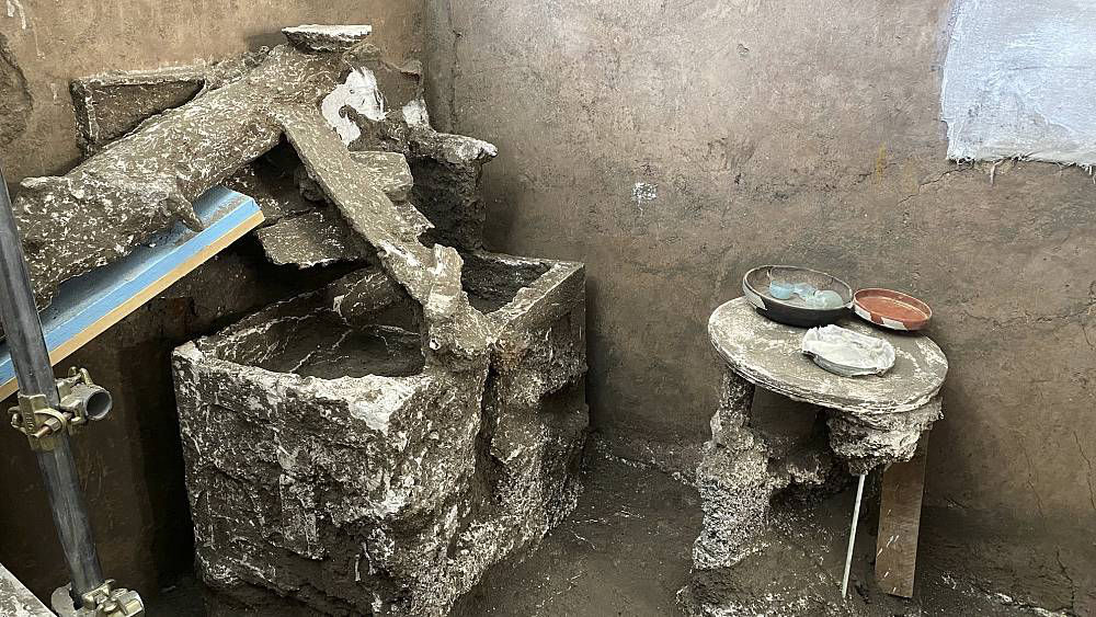 В Помпеях нашли кухонный шкаф, который не открывали две тысячи лет.