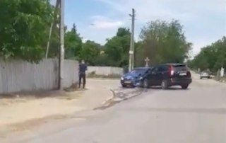 Водитель автомобиля такси марки Dacia не уступил право проезда машине марки Hyundai.