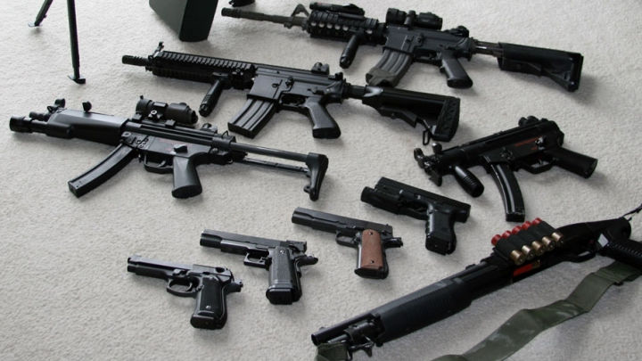 Furt masiv de arme dint-un depozit militar din Portugalia. 