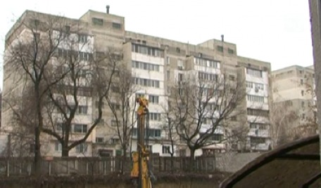 Viitorii proprietari spun că au aşteptat timp de şase ani demararea lucrărilor, după ce firma care a iniţiat proiectul a intrat în insolvabilitate, iar acum sunt decişi să lupte pentru continuarea lucrărilor.