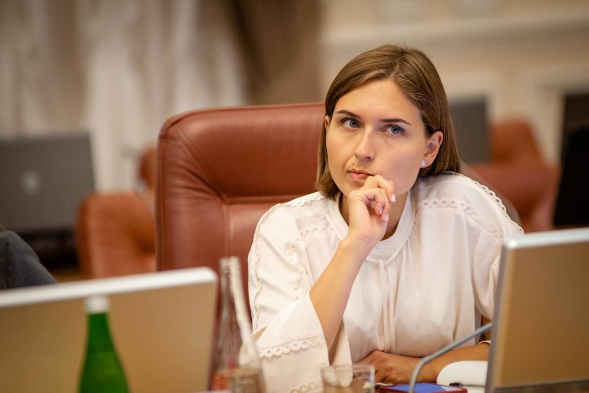 Недовольная низкой зарплатой министр образования возмутила украинцев.