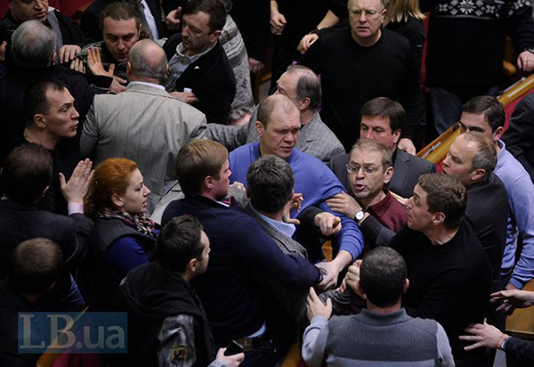 Рыбак отменил решение о перерыве, однако страсти в парламенте накалились.  Фото: mignews.com.ua