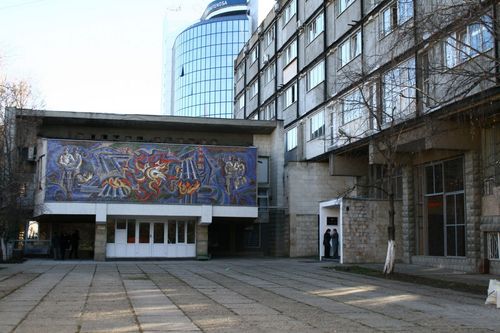 Datorii între trei și cinci mii de lei înregistrează 15 mii de apartamente, între cinci și șapte mii de lei - 7,7 mii de apartamente