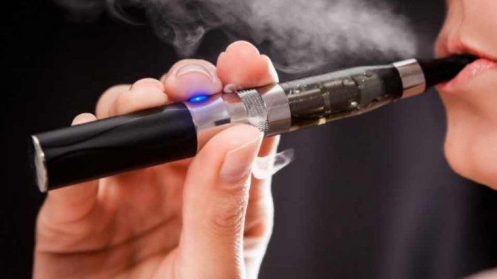 Studiu: Nicotina din ţigările electronice poate provoca cancer