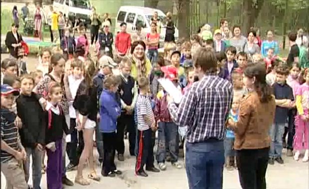 «Нет – скуке!» под таким девизом 16 мая ребята из Вадул-луй-Вод участвовали в акции «Будь добровольцем на день».