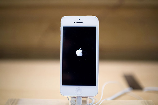 У Apple слишком много денег, которые она заработала на технологиях. Но в будущем Google сможет опередить Apple.