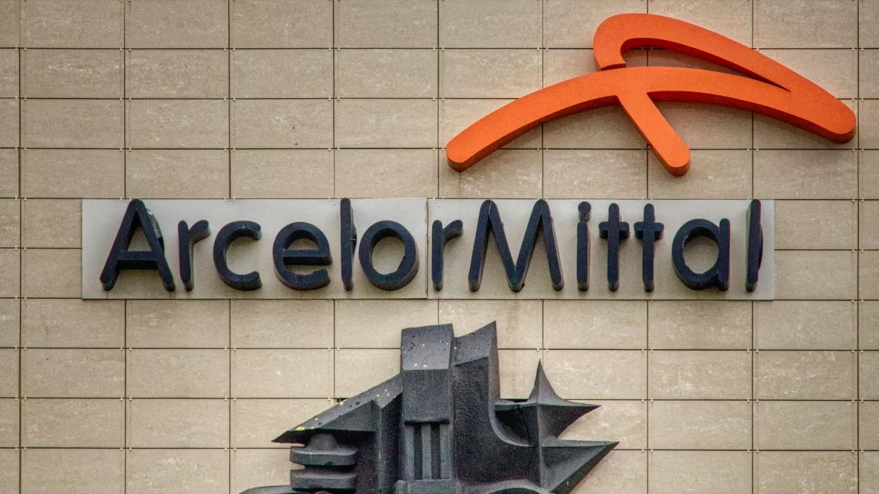 Un important producător de oțel din România își suspendă activitatea din cauza prețurilor ridicate la energia electrică.