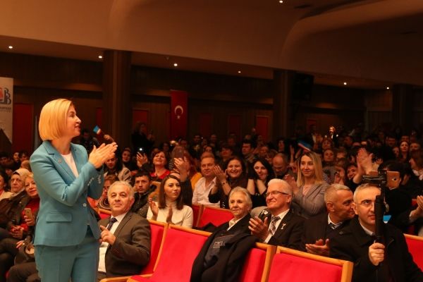 Выступая перед диаспорой, башкан Ирина Влах подробно изложила социально-экономическую политику, проводимую региональными властями.