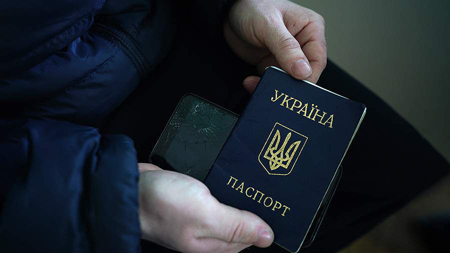 Российские суды начали отменять решения о выдворении граждан Украины на родину.