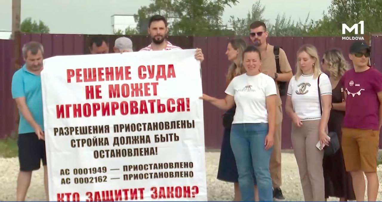 Скандал на Чеканах: Разрешение приостановили, но стройку не остановили.