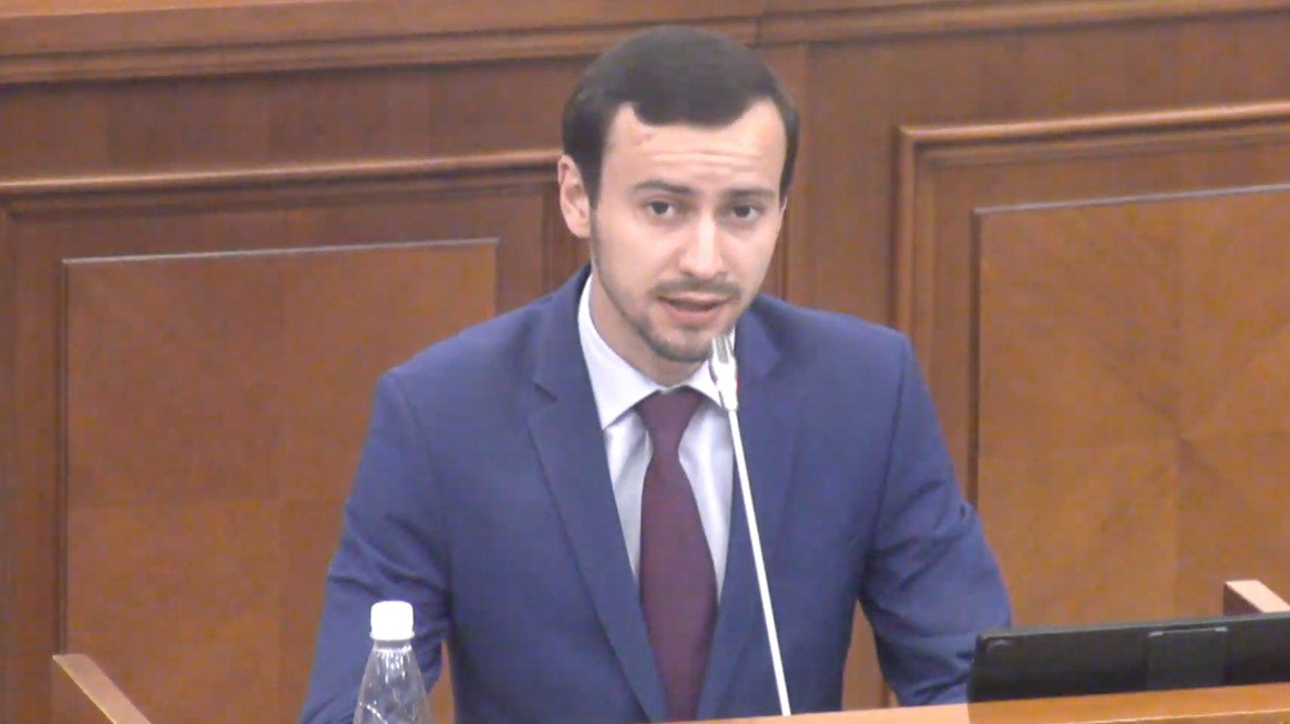 Депутат Платформы DA Дину Плынгэу. 
