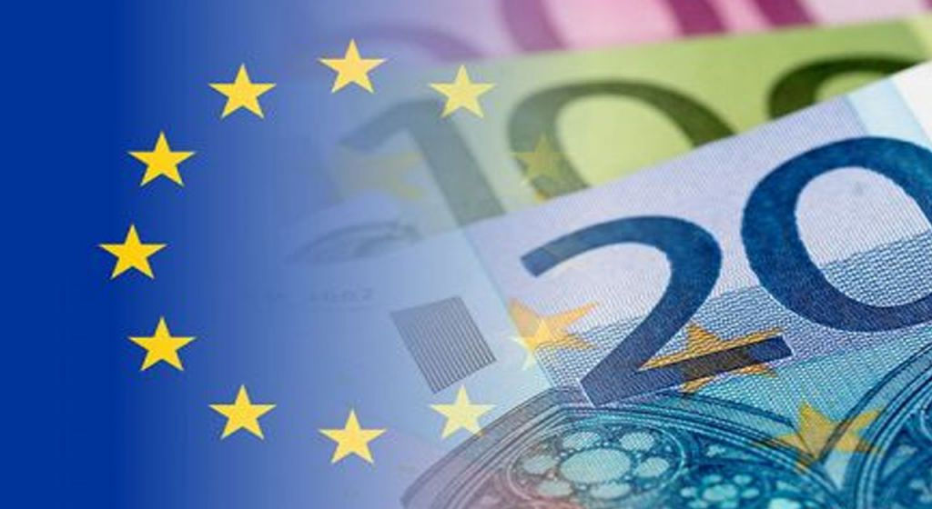 Еврозона завершила 2025 год неожиданным торговым профицитом €12,6 млрд.