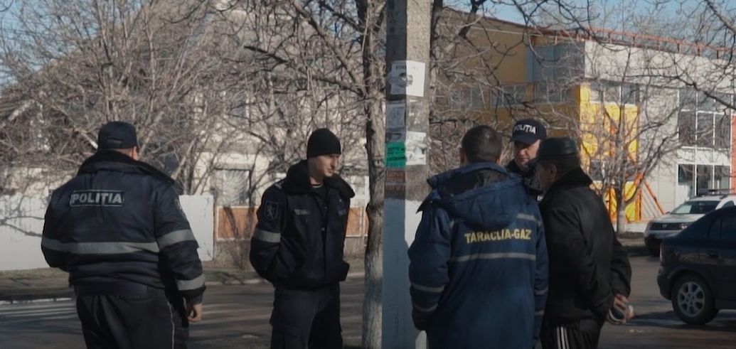 В Тараклии полиция штрафует пешеходов.